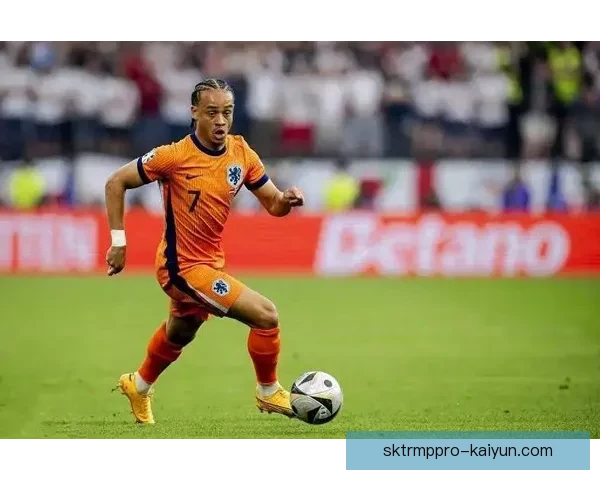 荷兰新星哈维·西蒙斯持续迎来突破，国际舞台表现备受期待